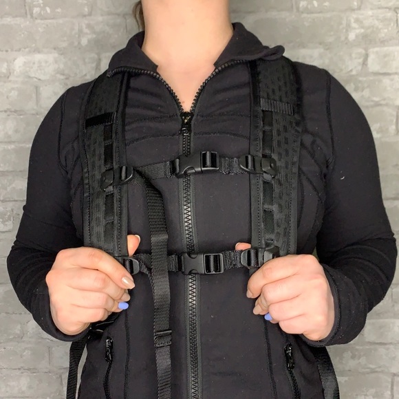 Lululemon More Miles Active Backpack NWT Black - Picture 5 of 16